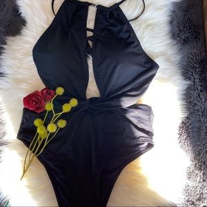 La Vie En Rose NWOT Halter Bathing Suit